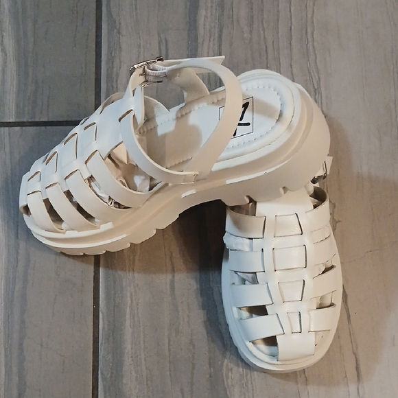 Kids White Sandals - Picture 9 of 10